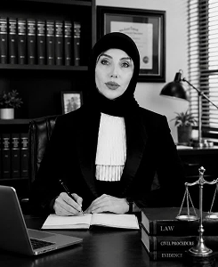آفرین قائمی اردکانی(صاحب امتیاز و مدیرمسئول)وکیل دادگستری